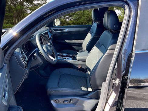 Used 2024 Volkswagen Atlas Cross Sport SE w/ Panoramic Sunroof Package image 22