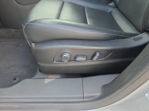Used 2025 Cadillac XT4 Premium Luxury FWD image 12