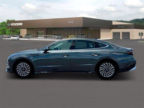 New 2025 Hyundai Sonata SEL image 3