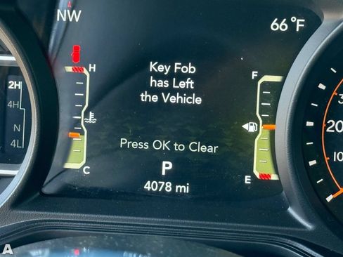 Used 2025 Jeep Wrangler Unlimited Sahara w/ Safety Group AWD/4WD image 19