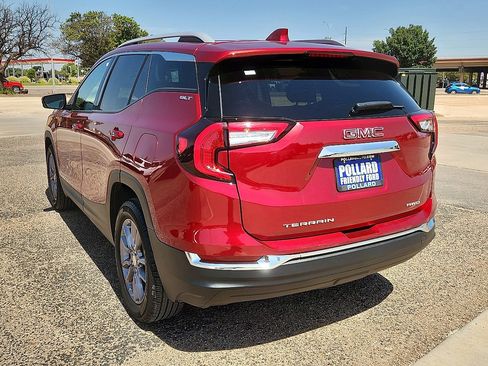 Used 2023 GMC Terrain SLT image 2