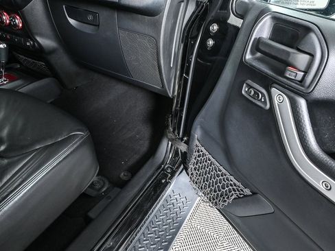 Used 2016 Jeep Wrangler Unlimited Sahara w/ Connectivity Group image 22