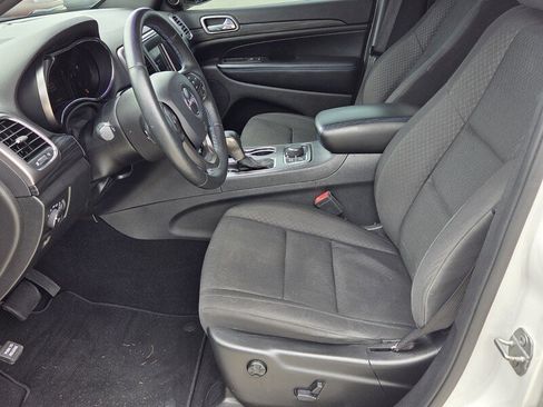 Certified 2019 Jeep Grand Cherokee Laredo AWD/4WD image 10
