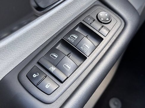 Used 2023 Chrysler Pacifica Touring-L FWD image 20