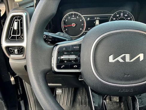 Used 2023 Kia Sorento LX AWD/4WD image 10