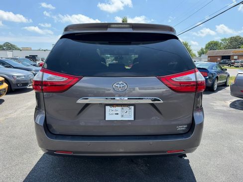 Used 2017 Toyota Sienna AWD image 4