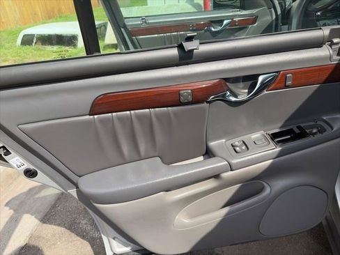 Used 2003 Cadillac De Ville DHS w/ Safety & Security Package image 11