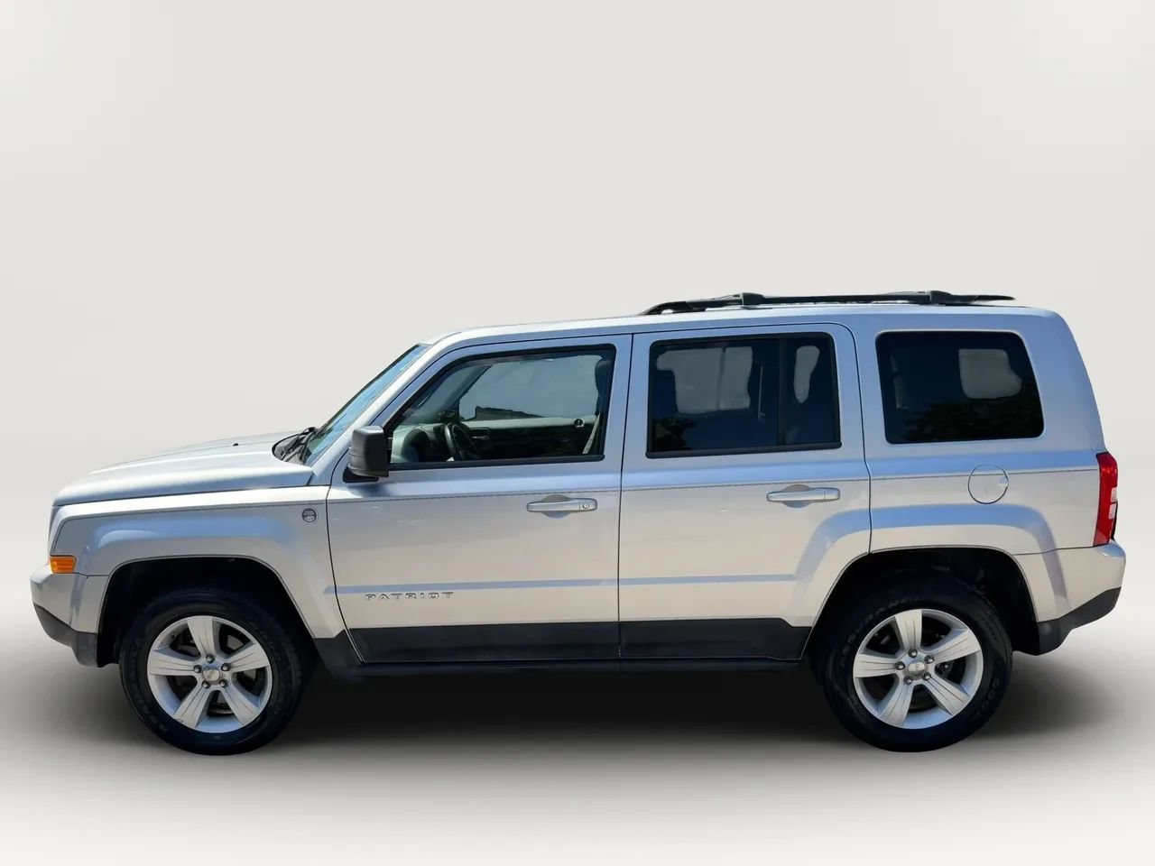 Used 2011 Jeep Patriot Latitude AWD/4WD image 6