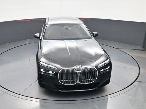 Used 2025 BMW 760i xDrive w/ Executive Package image 34