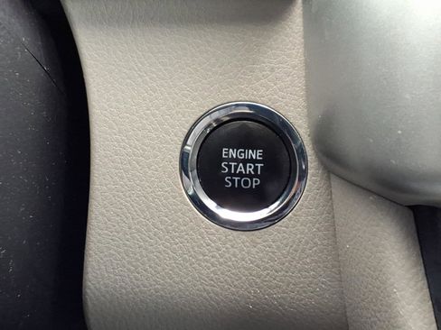 Used 2017 Toyota Highlander Limited FWD image 29