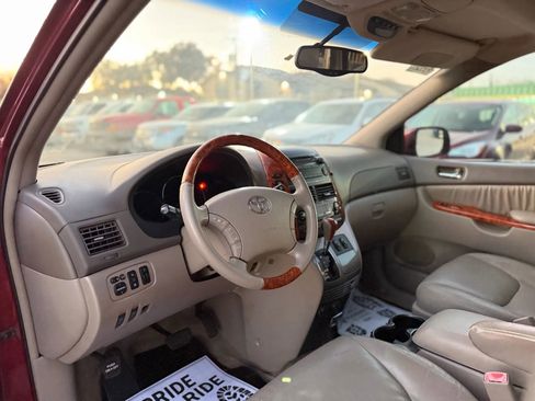 Used 2006 Toyota Sienna XLE image 27