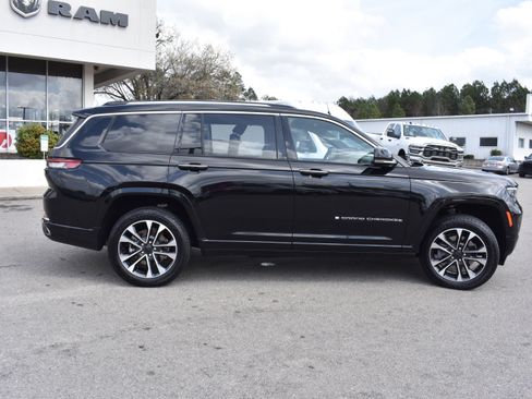 Used 2021 Jeep Grand Cherokee L Overland w/ Luxury Tech Group IV image 10