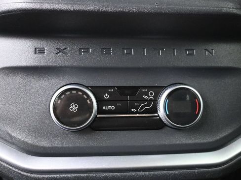 Used 2025 Ford Expedition Active AWD/4WD image 24