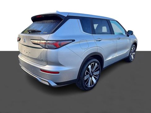 New 2025 Mitsubishi Outlander SE image 4