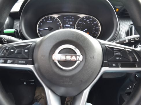 Used 2022 Nissan Kicks S image 8