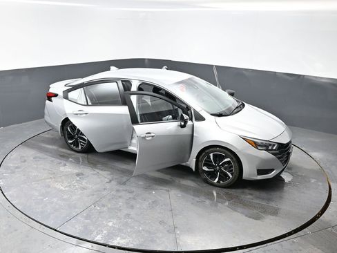 Used 2023 Nissan Versa SR w/ Trunk Package image 57