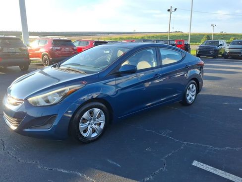 Used 2016 Hyundai Elantra SE FWD image 3