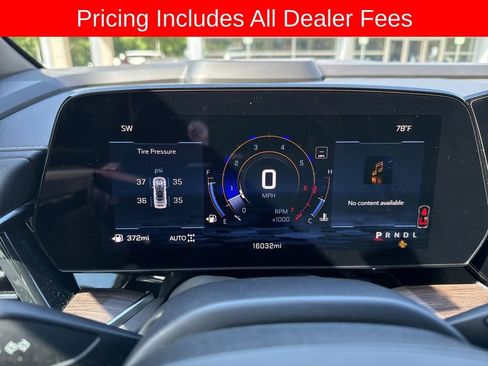 Used 2025 Chevrolet Suburban Premier AWD/4WD image 4