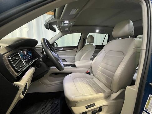 Certified 2025 Volkswagen Atlas SEL image 11