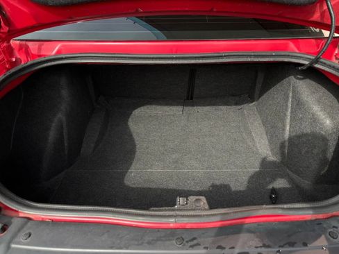 Used 2016 Dodge Challenger SXT image 31