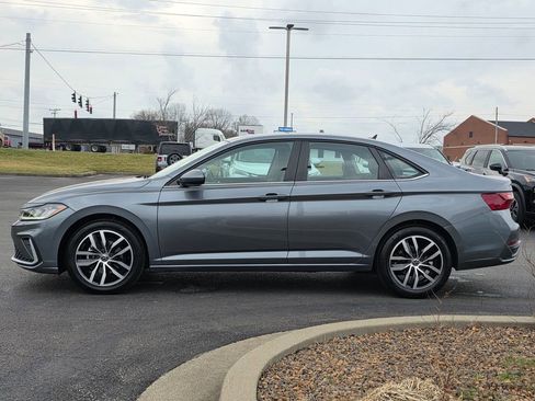 Used 2025 Volkswagen Jetta SE image 9