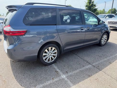 Used 2017 Toyota Sienna XLE Premium AWD/4WD image 5