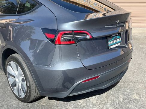 Used 2023 Tesla Model Y AWD image 14