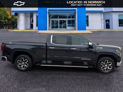 Certified 2022 GMC Sierra 1500 SLT w/ SLT Premium Plus Package AWD/4WD image 4