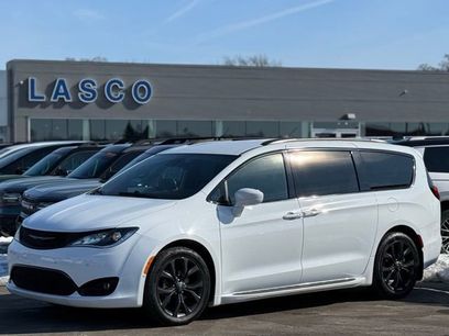Used 2020 Chrysler Pacifica Touring w/ Advanced Safetytec Group