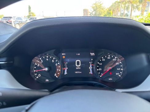 Used 2025 Jeep Compass Limited image 40