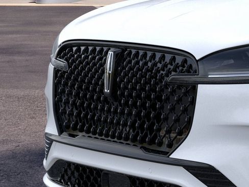 New 2026 Lincoln Aviator AWD w/ Jet Appearance Package image 17