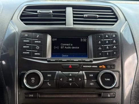 Used 2017 Ford Explorer XLT AWD/4WD image 23