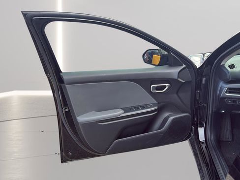 Certified 2025 Kia K4 image 11