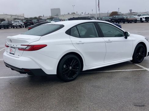 Used 2026 Toyota Camry SE w/ Convenience Package image 8