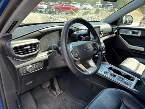 Used 2022 Ford Explorer Limited w/ Equipment Group 301A AWD/4WD image 23