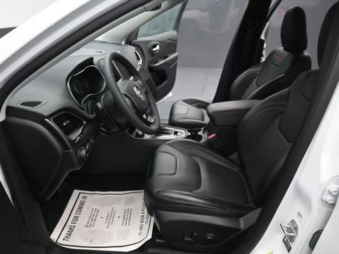 Used 2022 Jeep Cherokee Trailhawk w/ Premium Leather Package AWD/4WD image 13
