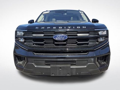 Certified 2025 Ford Expedition Active image 3