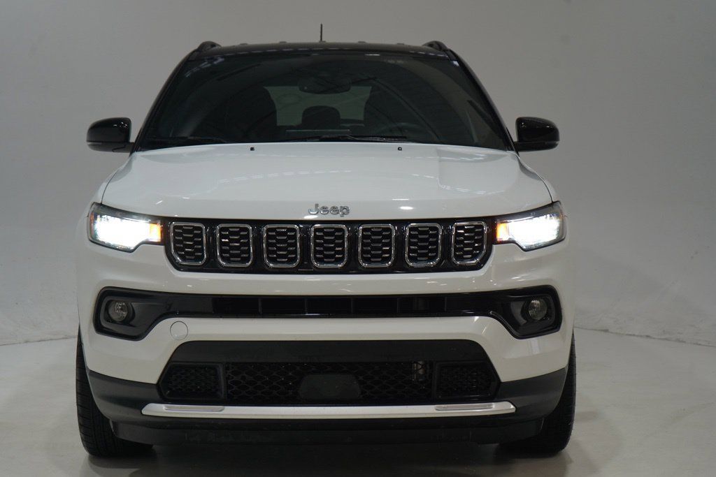 Used 2025 Jeep Compass Limited AWD/4WD image 2