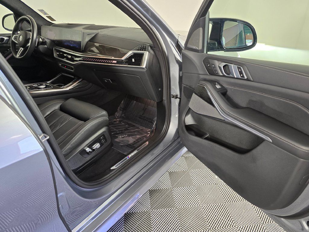 Used 2025 BMW X7 M60i AWD/4WD image 12