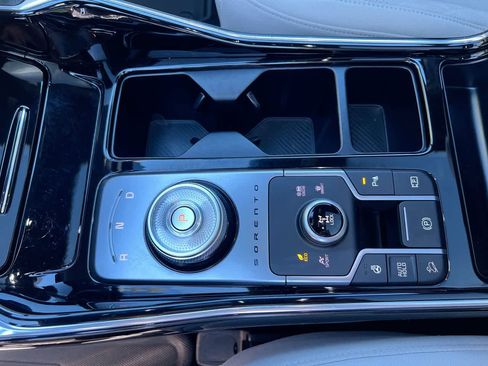 Certified 2025 Kia Sorento SX Prestige AWD/4WD image 20