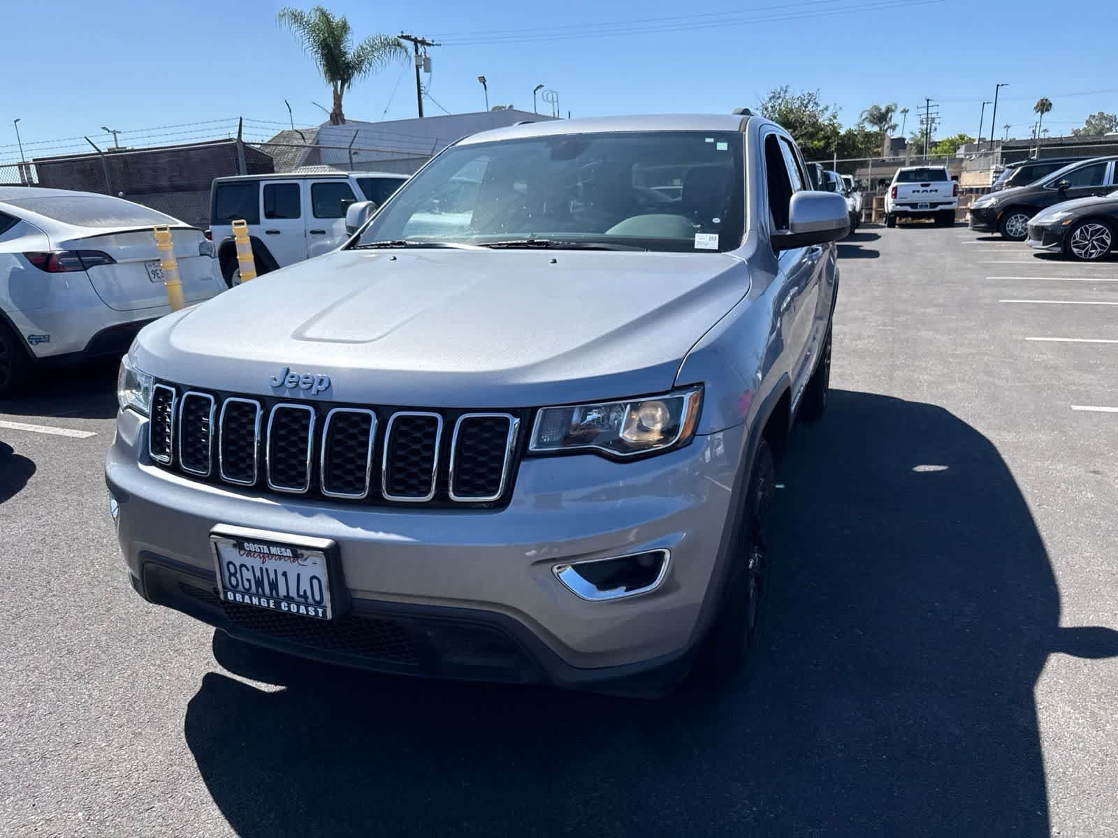 Used 2018 Jeep Grand Cherokee Laredo RWD image 2