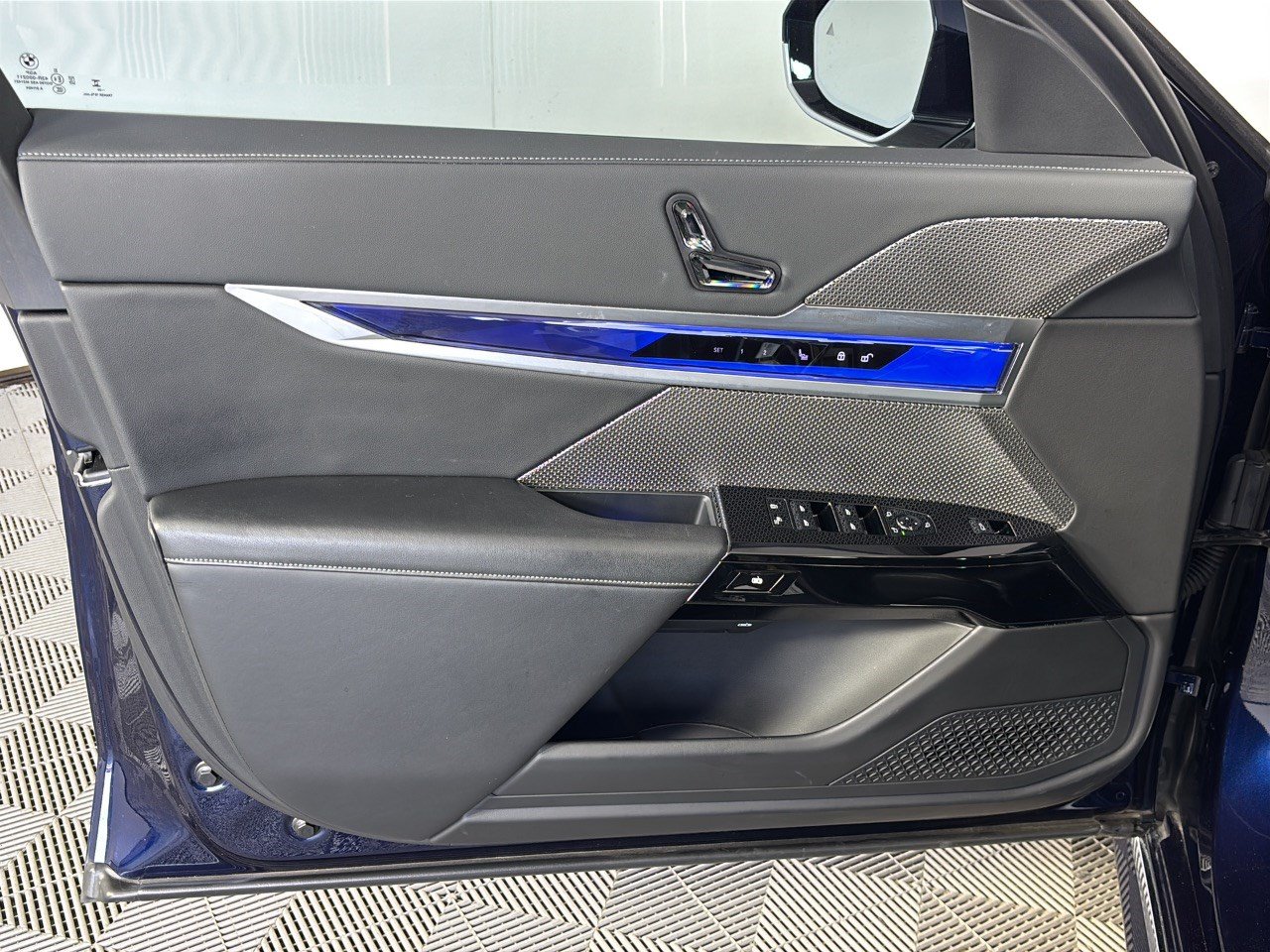 Used 2023 BMW i7 xDrive60 AWD/4WD image 14