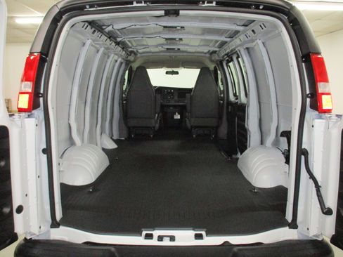 New 2025 GMC Savana 3500 image 6