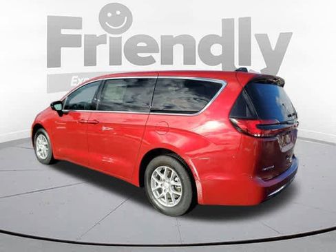 New 2026 Chrysler Pacifica Select image 3