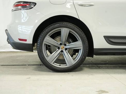 Certified 2026 Porsche Macan AWD/4WD image 40