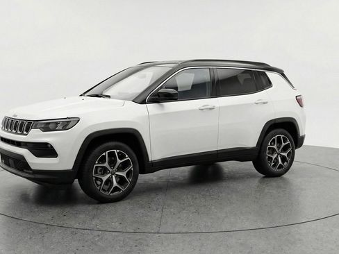 Used 2025 Jeep Compass Limited image 3