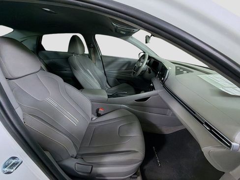 Used 2025 Hyundai Elantra Sport image 25