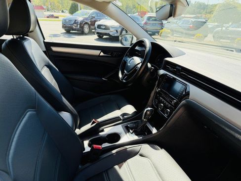 Used 2020 Volkswagen Passat 2.0T SE image 17