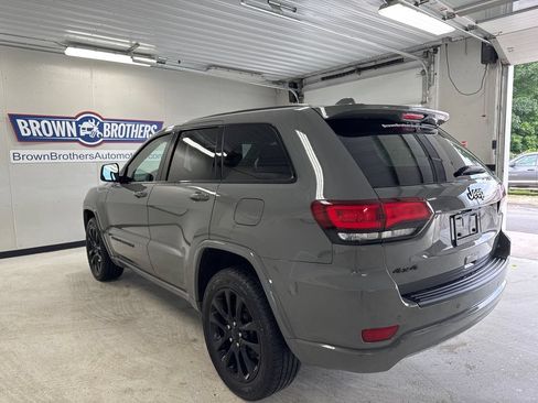 Used 2022 Jeep Grand Cherokee Laredo X AWD/4WD image 4