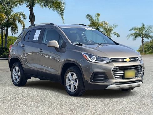 Used 2022 Chevrolet Trax LT w/ LT Convenience Package image 5